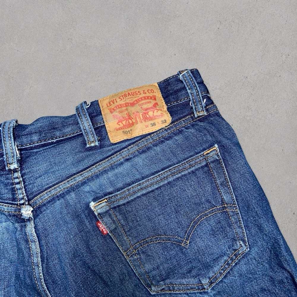 Levi's 501 Jeans Men's 38x32 (38x30) Blue Straight Leg Button Fly Denim Pants - Picture 8 of 10